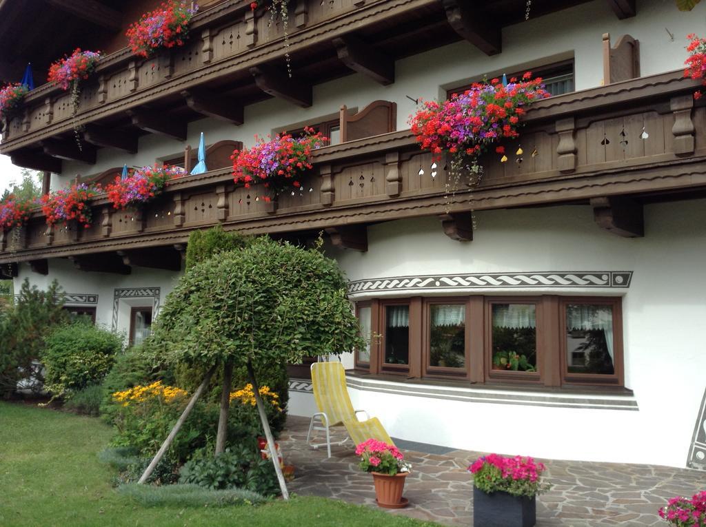 Hotel Garni Almhof Seefeld in Tirol Exterior photo